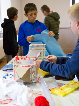 en cours de construction travail de groupe