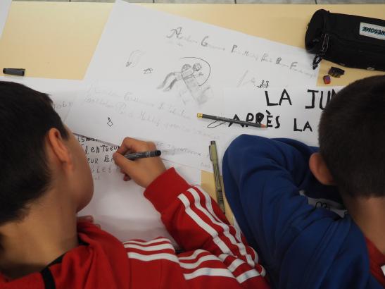 Enfants qui dessinent