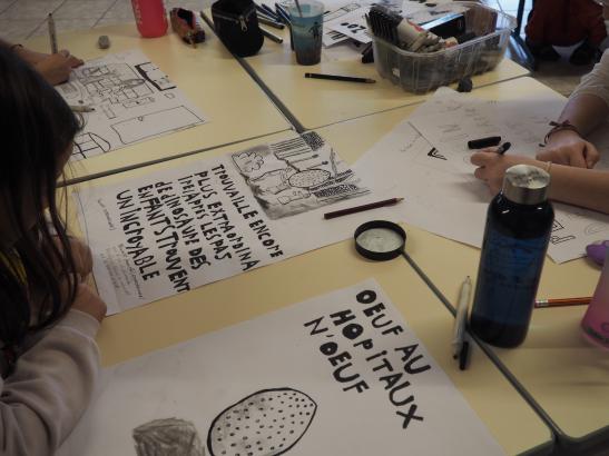 Enfants qui dessinent