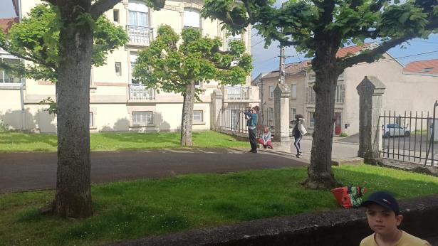 Devant l'église