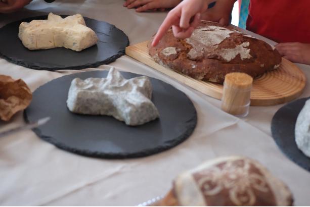 Un vernissage et des fromages 