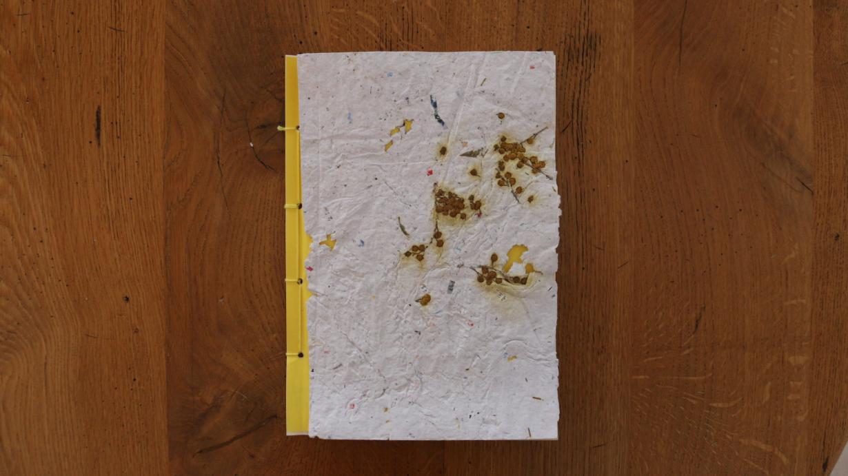 Souvenir de la résidence : Un carnet fabriqué par les enfants