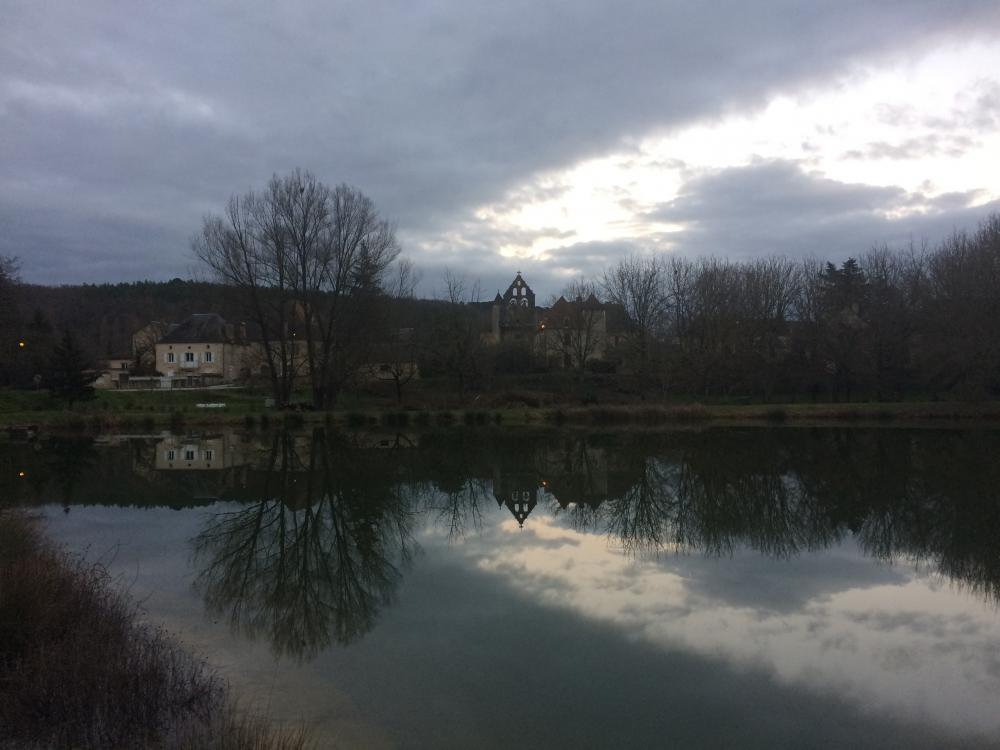 Vu de Lamothe depuis l'autre côté du lac, un peu en contrebas du village