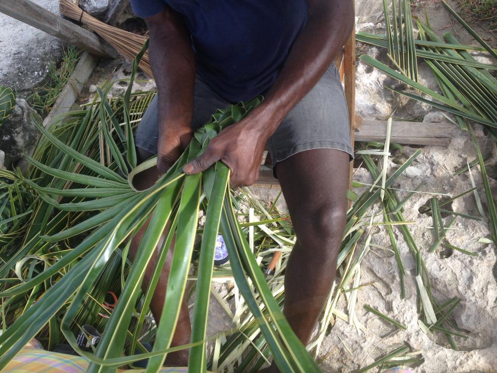 tissage et tressage de la feuille de coco