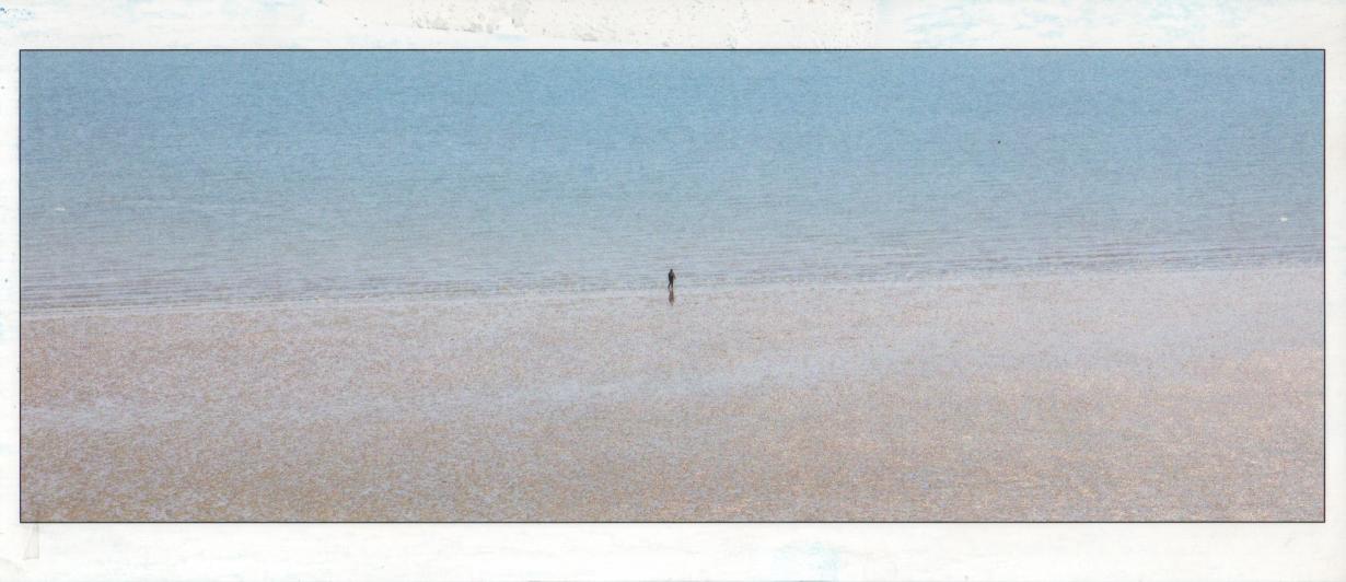 seul(e) sur la plage