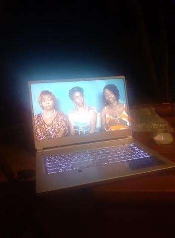 avec Stéphanie Melyon-Reinette, Prisca Violette et leur mère. Cri de Femmes est un festival qui se déroule en Basse-Terre. de nombreux sujets étaient évoqués : le plaisir féminin, la place des femmes dans le couple et dans la société guadeloupéenne.
