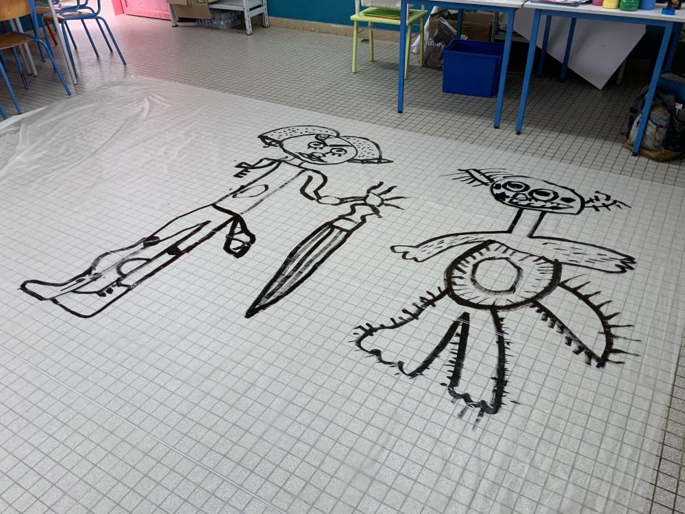 Premiers personnages fictifs de Dragaya : Alita Marie Vitaa Verma, Guerrière, et Linxi Jean-Linx, aux dents plaquées or.