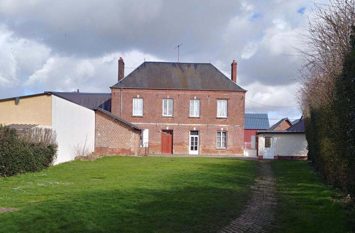 l'école vue de la cour
