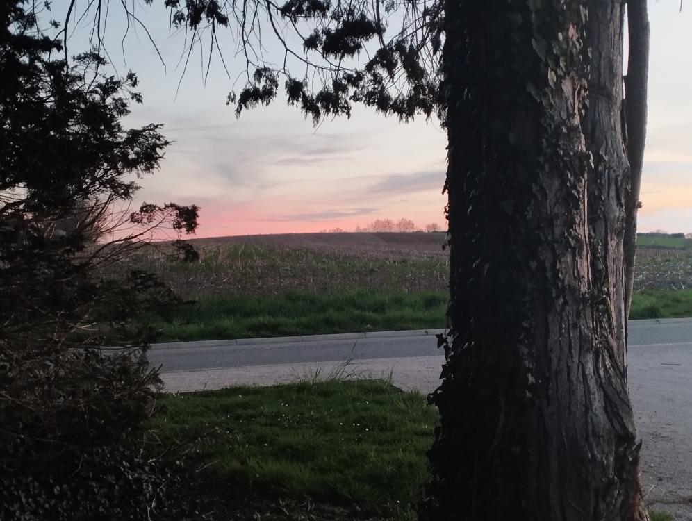 coucher de soleil à l'entrée du village de Frétigney