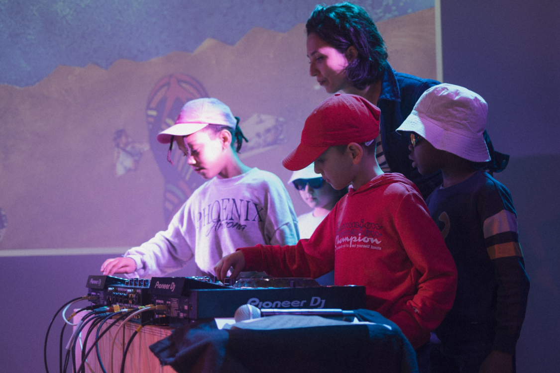 Dj set des enfants avec Paloma Colombe