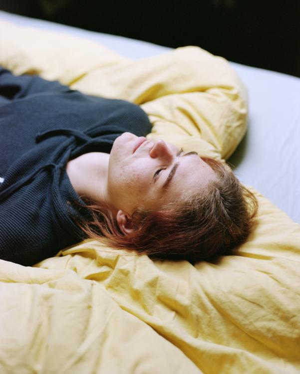 Liv dans sa chambre © Jade Joannès