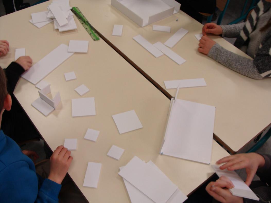 Première séance de travail en classe, autour des formes données
