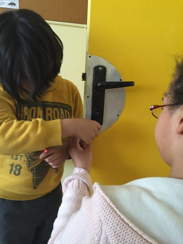 Découverte des matériaux conducteurs de l'école