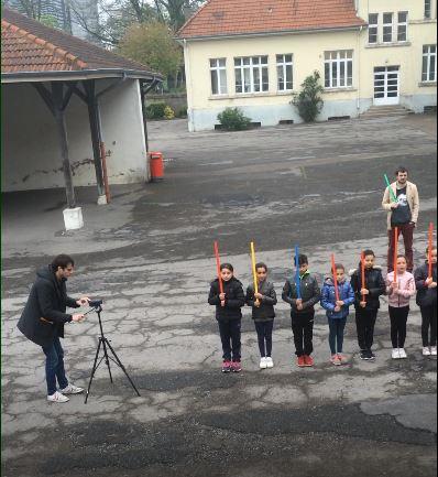 Photo de tournage du petit film "Les Romains contre les Gaulois", réalisé avec la classe de CE2-CM1 d'Abel Gros.