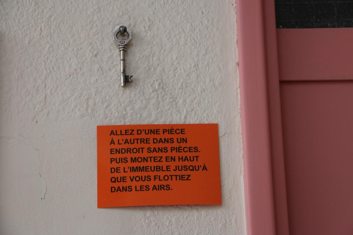 Allez d'une pièce à l'autre dans un endroit sans pièce