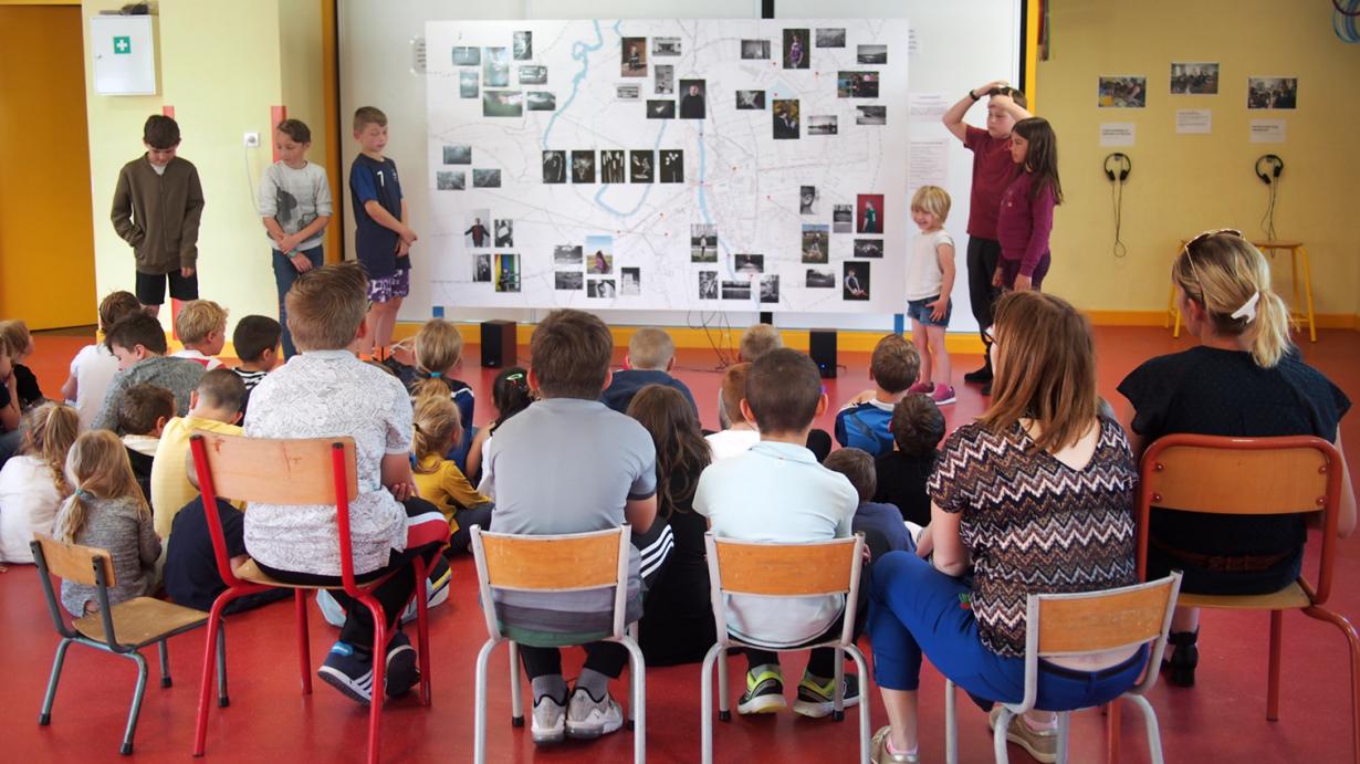 Présentation des CM2 devant les enfants de maternelle
