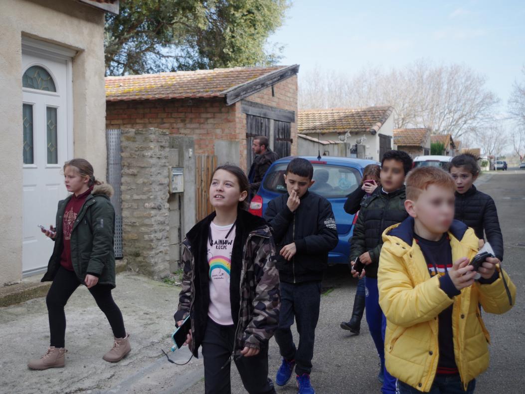 Les enfants enquêtent dans le quartier Solvay