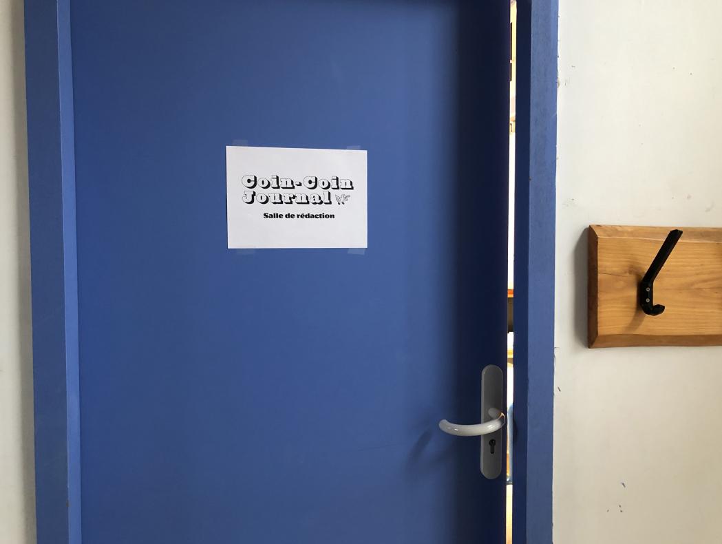 Porte d'entrée de la salle de rédaction