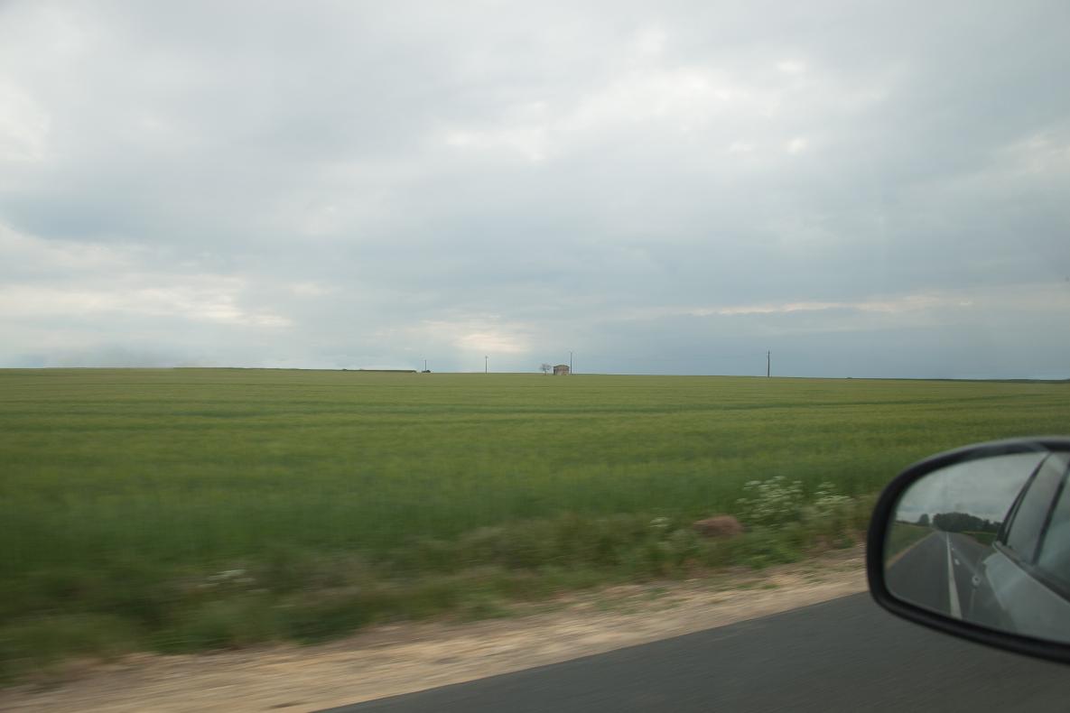 Plaine et bâtisse