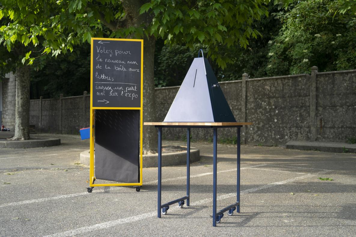 Boîte dehors.