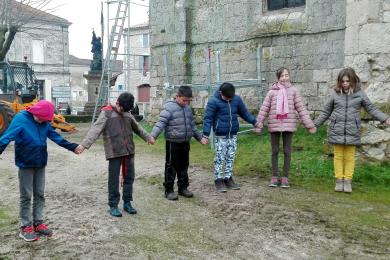 Expérience : 5 min. au pied de l'église, les yeux fermés