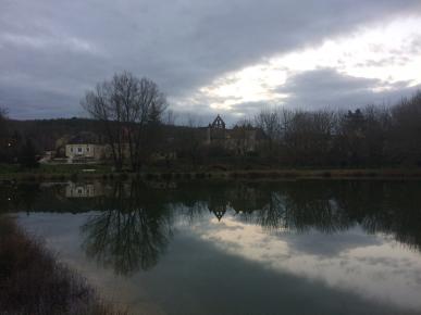 Vu de Lamothe depuis l'autre côté du lac, un peu en contrebas du village