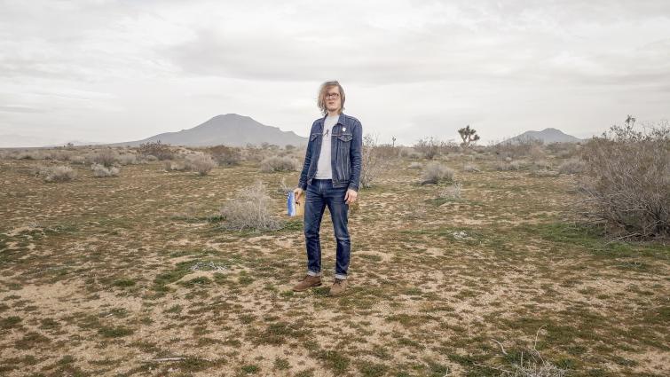 Portrait de Romain Gandolphe dans le désert Mojave, 2019