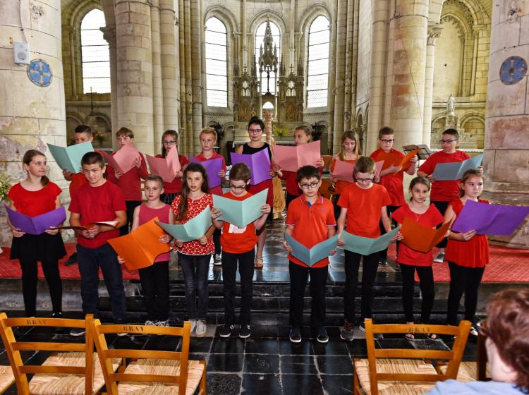 Souvenirs du concert : les élèves de la classe de CM2 de Cindy Rozé