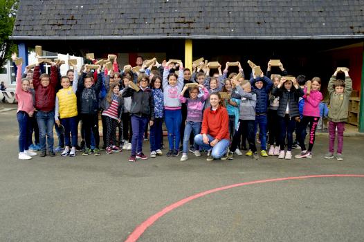 Photo de groupe - classes de CE2-CM1 et CM2 et leurs enseignants