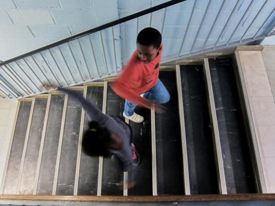 Se déposer dans les escaliers