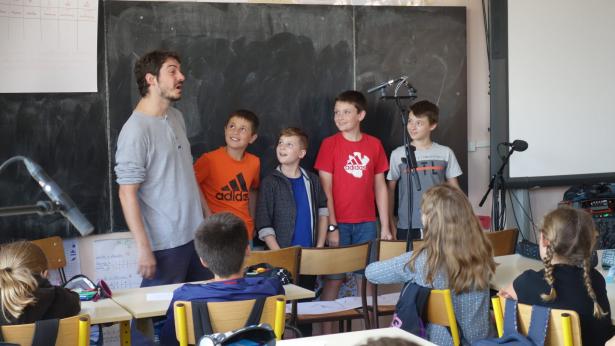 Petit moment d'improvisation théâtrale, pour donner du courage aux Chardonnerets dans leur 1ère lecture de leur Récitation terminée. 