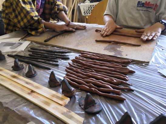 Terres mêlées, nériage. Atelier dans le cadre du projet pâtissez-tapissez, programme création en cours. 