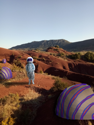 Photo prise au lac du Salagou, les roches et la terre rouge nous transportent sur Mars.