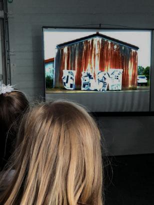 Projection du film " NuiTum JouRoussi " réalisé avec les enfants.