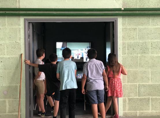 Projection du film " NuiTum JouRoussi " réalisé avec les enfants.