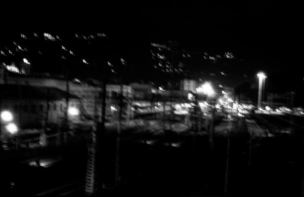 Photographie noir et blanc de Vintimille la nuit