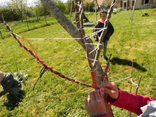 Arbre à fils et à mots de Salomé, son frère et sa sœur 