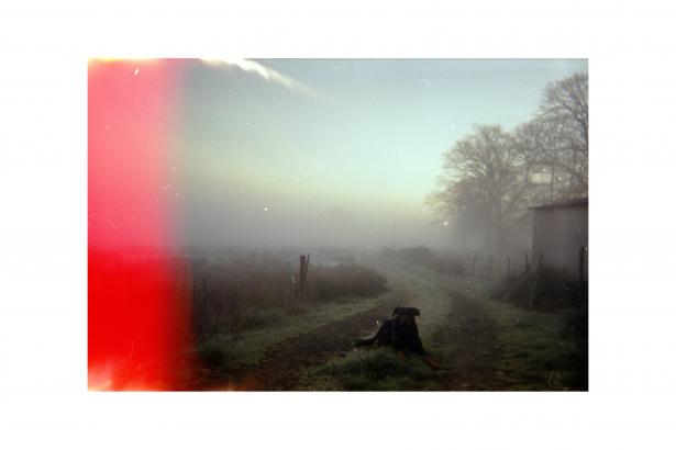 Photographie de Lucas - Devant chez lui, avant de partir à l'école le matin.