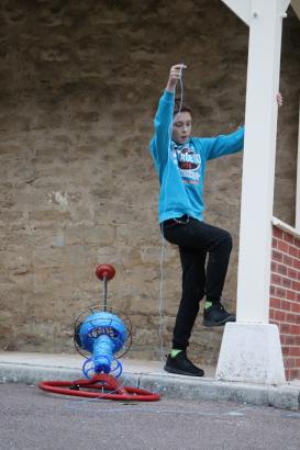 Maxence et le "Tourne-tourne à roulettes"