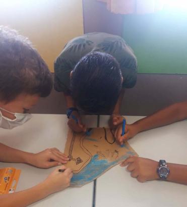 Nathanaël, Kylian et Ethan au travail