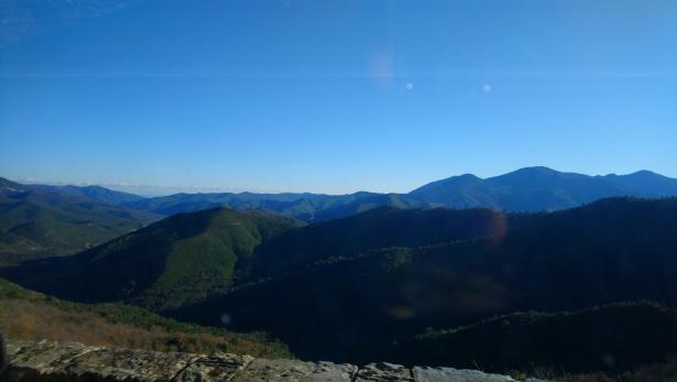 Vue des montagnes corses, comme un décor de film