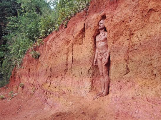 Esprit de la montagne, terre rouge de Sada, Mayotte, 2021