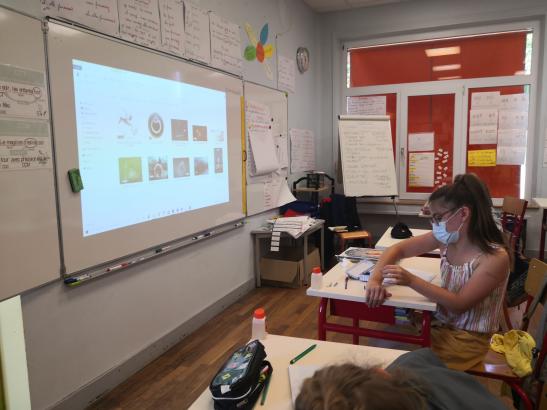 Séance d'écriture en classe complète