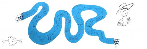 Une écharpe-serpent en calligrammes.