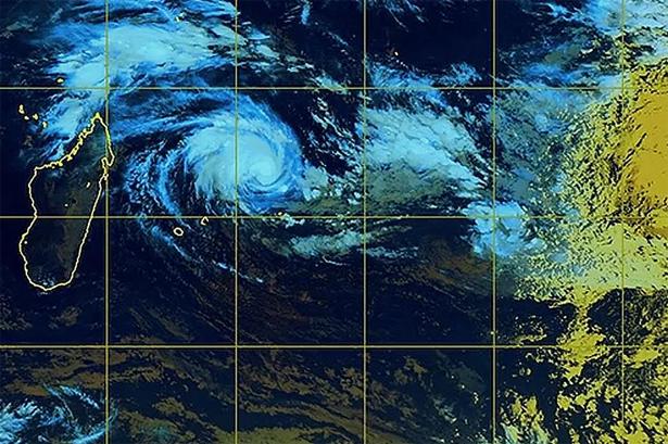 Cyclone Batsïrai, ©Capture d'écran L'Express de Maurice, 2022.