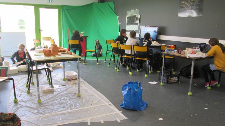 L'atelier de l'ère de repos est constitué de différents pôles, les enfants avancent sur plusieurs chantiers simultanément 
