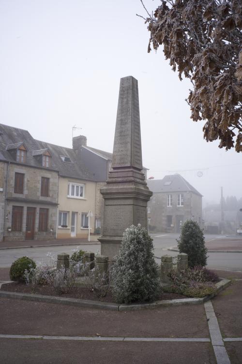 intersection D157/D36: le bourg