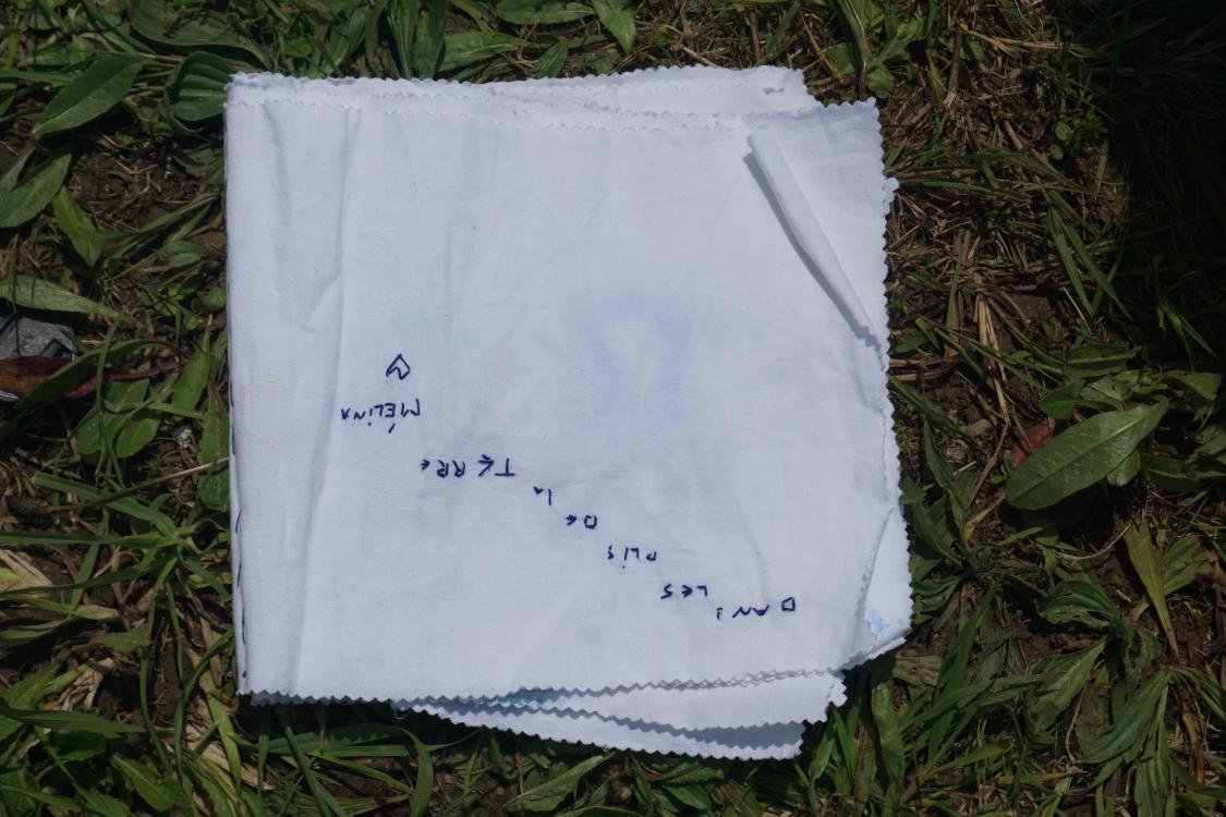 Carnet de voyage cousu dans des draps anciens et brodés. 
