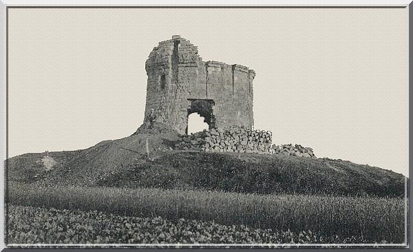 La tour de l'ancien château avant sa restauration.