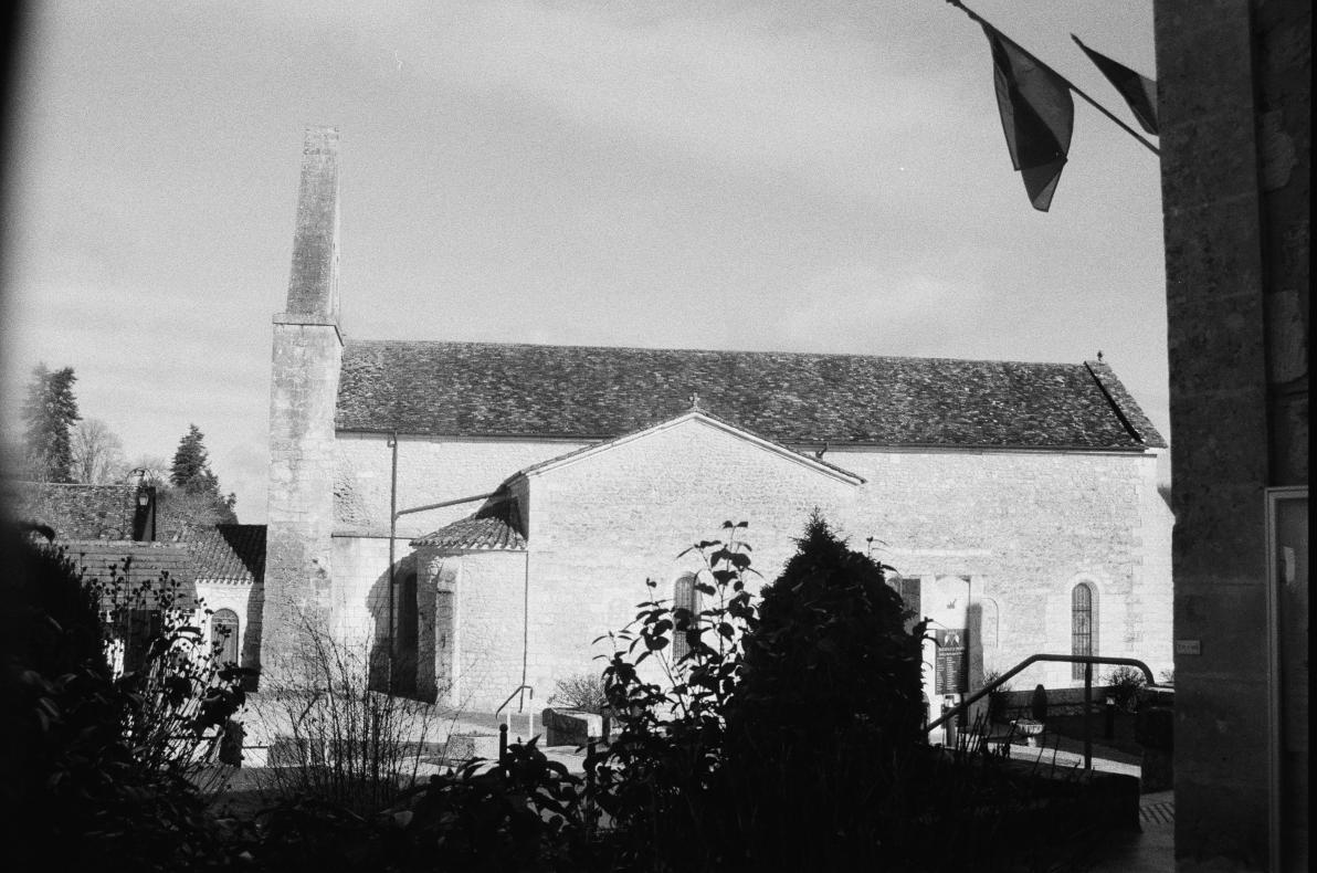 L'église vu depuis la fenêtre de l'école de Montagnac-La-Crempse